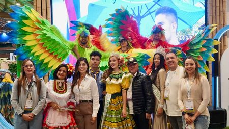 el alcalde municpal con otros representates del municpio de dosquebradas en ANATO