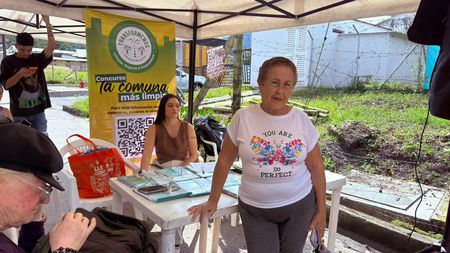 personas de la cominidad participando de la jornada de limpieza